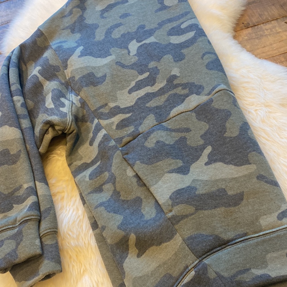 Express One Eleven Women's Faded Camo Crew Neck Front Pocket Sweatshirt - Picture 9 of 9